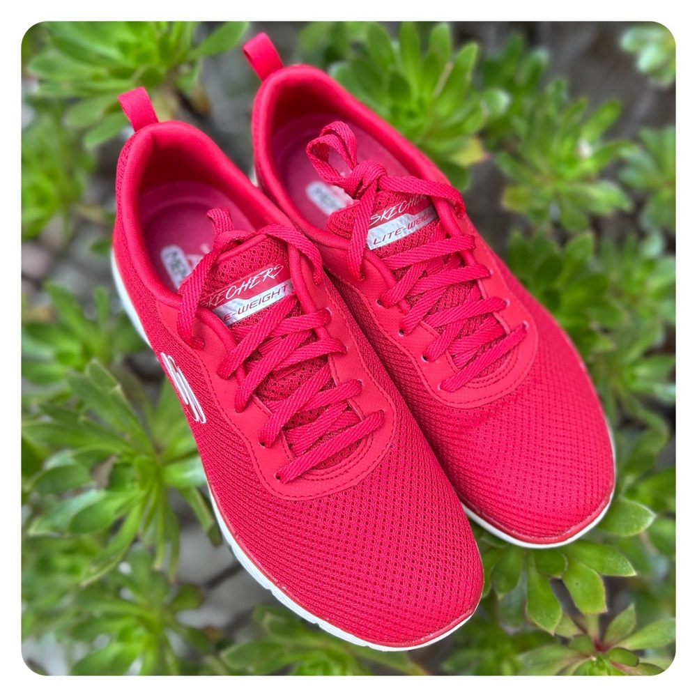 Sketchers sneakers